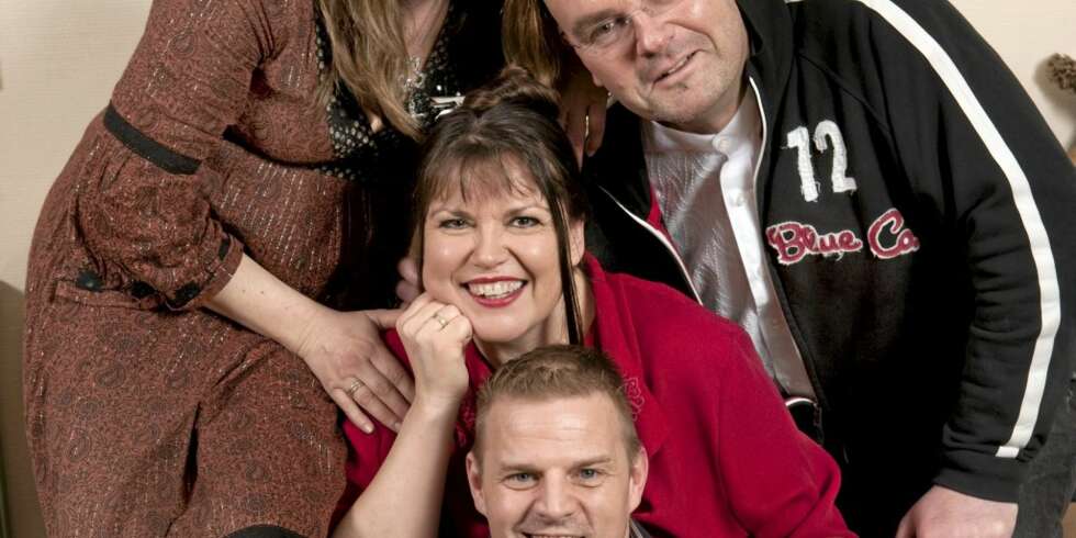 VENNER: Jenny Jenssen er omkranset av sine gode venner Hannah Jønland, Otto Robsahm (foran) og Einar Gelius. VENNER: Jenny Jenssen er omkranset av sine gode venner Hannah Jønland, Otto Robsahm (foran) og Einar Gelius.