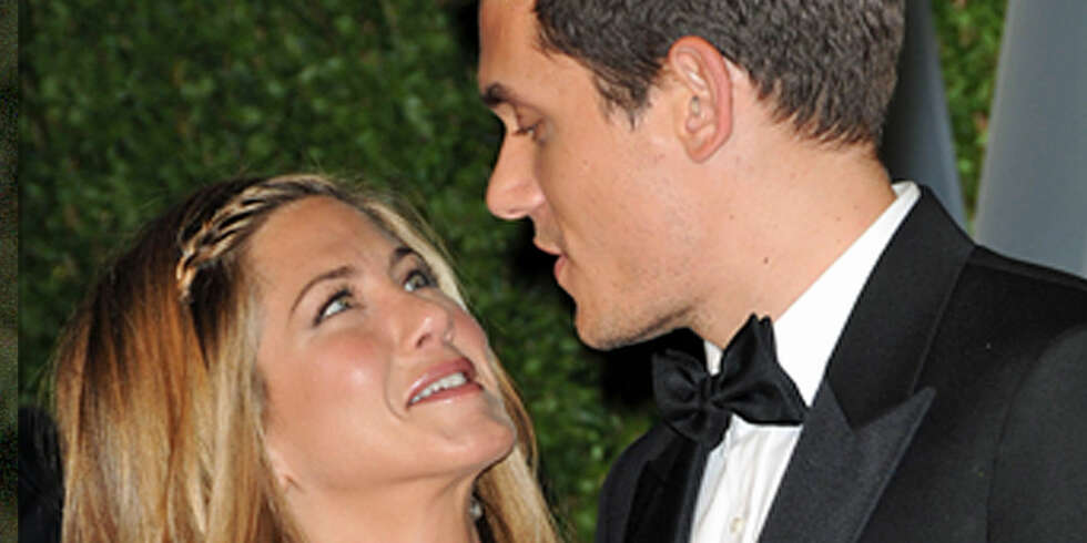 AV OG PÅ: Jennifer og John Mayer har hatt et fra-og-til-forhold fra 2008. Dette bildet er fra februar i år - vel en måned før det ble slutt igjen. AV OG PÅ: Jennifer og John Mayer har hatt et fra-og-til-forhold fra 2008. Dette bildet er fra februar i år - vel en måned før det ble slutt igjen.