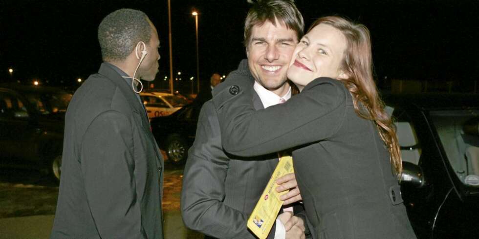 Da redigerer Rina jobbet som kjendisjournalist, møtte hun Tom Cruise og ga ham en god klem. Og en melkesjokolade.
FOTO: LASSE ERIKSSON Da redigerer Rina jobbet som kjendisjournalist, møtte hun Tom Cruise og ga ham en god klem. Og en melkesjokolade.
FOTO: LASSE ERIKSSON
