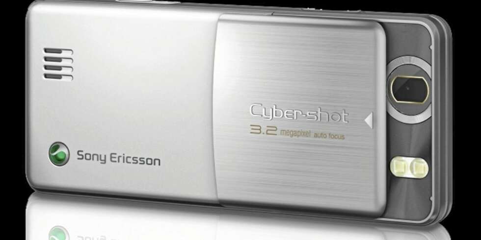 LOGO: CyberShot-logoen har Sony Ericsson hentet fra Sonys kameralinje og indikerer bruksområdet til C510. LOGO: CyberShot-logoen har Sony Ericsson hentet fra Sonys kameralinje og indikerer bruksområdet til C510.