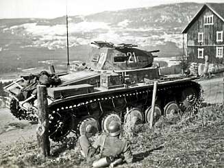 TANKS: Samlingen inneholder unike bilder fra okkupasjonen - de fleste tatt av vanlige tyske soldater. TANKS: Samlingen inneholder unike bilder fra okkupasjonen - de fleste tatt av vanlige tyske soldater.