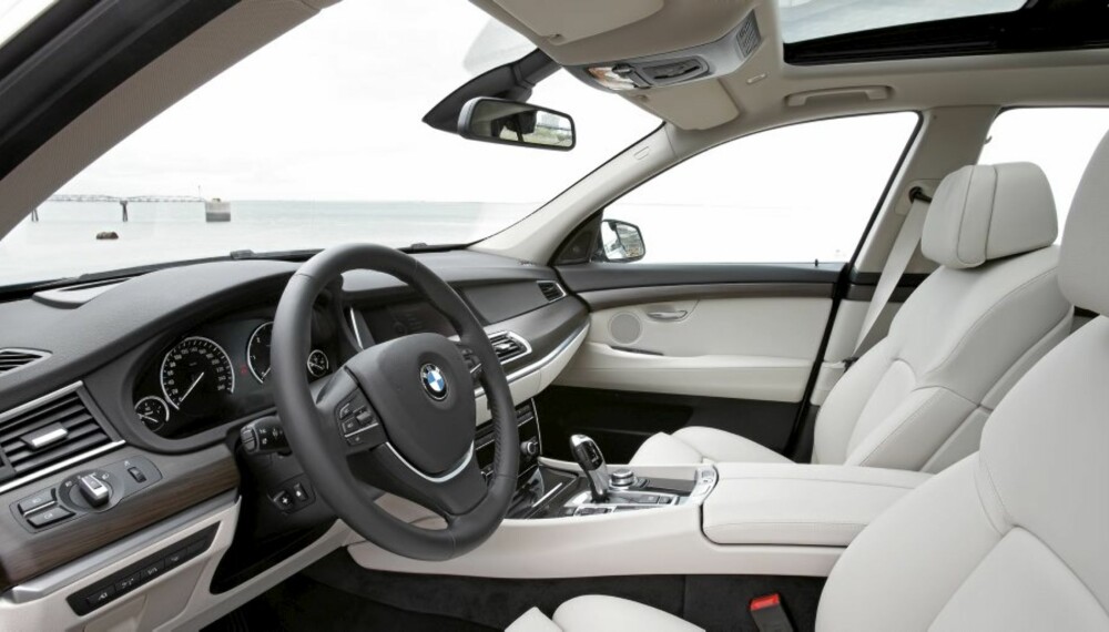 ET GODT STED: Å sitte (når du likevel skal kjøre bil). Slik ser det ut i nyheten BMW GT. ET GODT STED: Å sitte (når du likevel skal kjøre bil). Slik ser det ut i nyheten BMW GT.