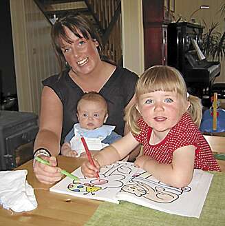 "Tante Fia" (Maren-Sofie) sammen med niesen Elise og nevøen Ivo Sjåstad, mens hun fremdeles var frisk. "Tante Fia" (Maren-Sofie) sammen med niesen Elise og nevøen Ivo Sjåstad, mens hun fremdeles var frisk.