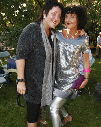 DUO: Forfatterduoen Anne B. Ragde og Unni Lindell er gode venninner. Her på Aschehougs hagefest i 2007 DUO: Forfatterduoen Anne B. Ragde og Unni Lindell er gode venninner. Her på Aschehougs hagefest i 2007