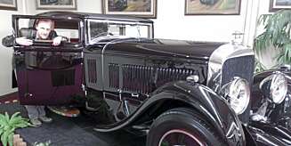 FOR DYRT: 1930 modell Bentley Corsica Coupe er utstillingens dyreste. Minst 70 millioner må du bla opp for å få eieren i tale - det er litt drøyt selv for en Vi Menn-reporter på tur. FOR DYRT: 1930 modell Bentley Corsica Coupe er utstillingens dyreste. Minst 70 millioner må du bla opp for å få eieren i tale - det er litt drøyt selv for en Vi Menn-reporter på tur.
