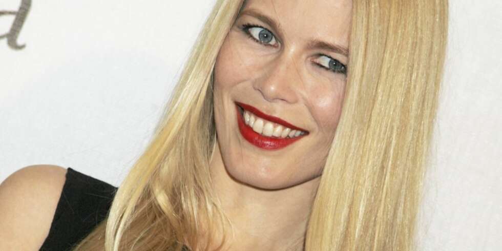 KNALLRØDE LEPPER: Claudia Schiffer i blitzregnet på gallamiddag i New York. KNALLRØDE LEPPER: Claudia Schiffer i blitzregnet på gallamiddag i New York.