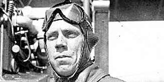 FLYGER: Jeg flyr, du hopper, sa James Floyd Smith til Leslie Irvin - og sånn ble det. FLYGER: Jeg flyr, du hopper, sa James Floyd Smith til Leslie Irvin - og sånn ble det.