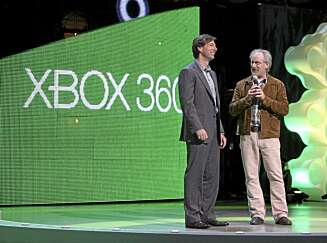FILMGURU: Filmskaperen Steven Spielberg fikk æren av å avduke "Prosjekt Natal" som er navnet på Microsofts nye bevegelsessensor for Xbox 360. FILMGURU: Filmskaperen Steven Spielberg fikk æren av å avduke "Prosjekt Natal" som er navnet på Microsofts nye bevegelsessensor for Xbox 360.