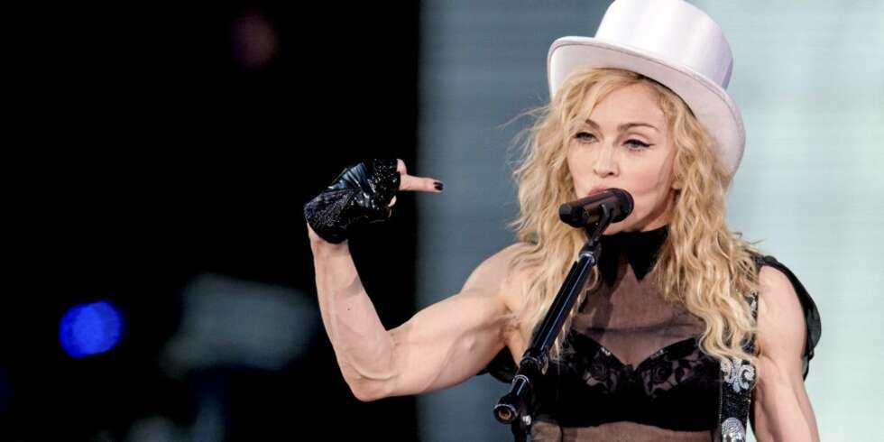 POPDRONNING I OSLO: Madonna rocket på scenen, men "halleluja"-stemningen uteble. POPDRONNING I OSLO: Madonna rocket på scenen, men "halleluja"-stemningen uteble.
