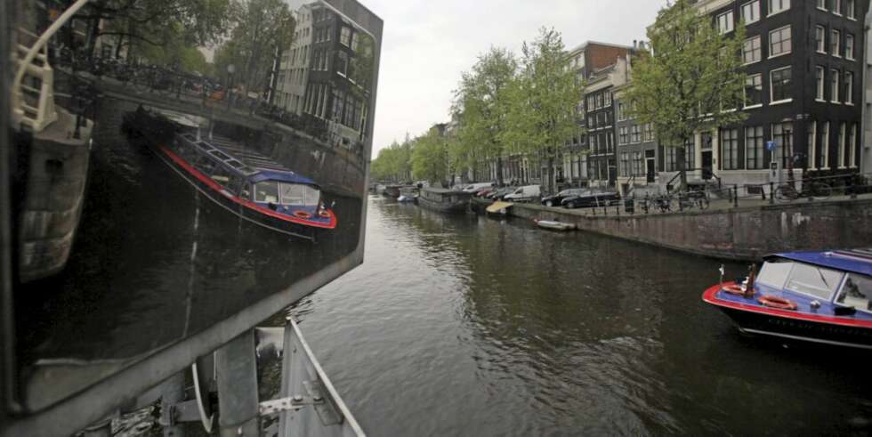 PÅ BUNNEN: Dersom du ikke finner igjen Smarten du parkerte langs kanalen i Amsterdam, kan det være en idé å sjekke på bunnen. PÅ BUNNEN: Dersom du ikke finner igjen Smarten du parkerte langs kanalen i Amsterdam, kan det være en idé å sjekke på bunnen.