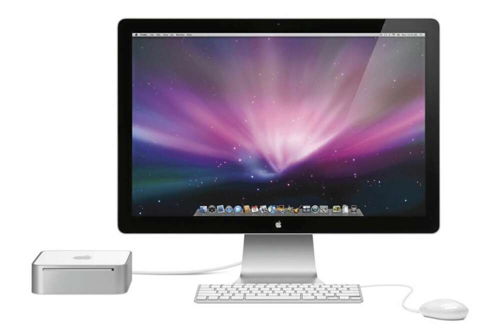 KOMPLETT: Apple viser fram et komplett system med skjerm, mus og tastatur. Til prisen du må punge ut for dette til sammen kan det hende at iMac er mer aktuell for deg. KOMPLETT: Apple viser fram et komplett system med skjerm, mus og tastatur. Til prisen du må punge ut for dette til sammen kan det hende at iMac er mer aktuell for deg.