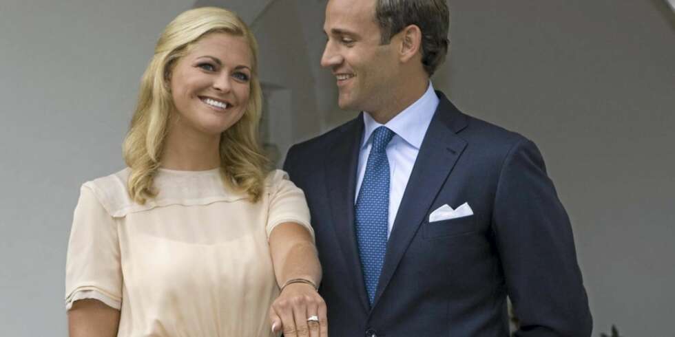 LYKKELIGE: Prinsesse Madeleine og forloveden Jonas Bergström feirer forlovelsen i kveld. LYKKELIGE: Prinsesse Madeleine og forloveden Jonas Bergström feirer forlovelsen i kveld.