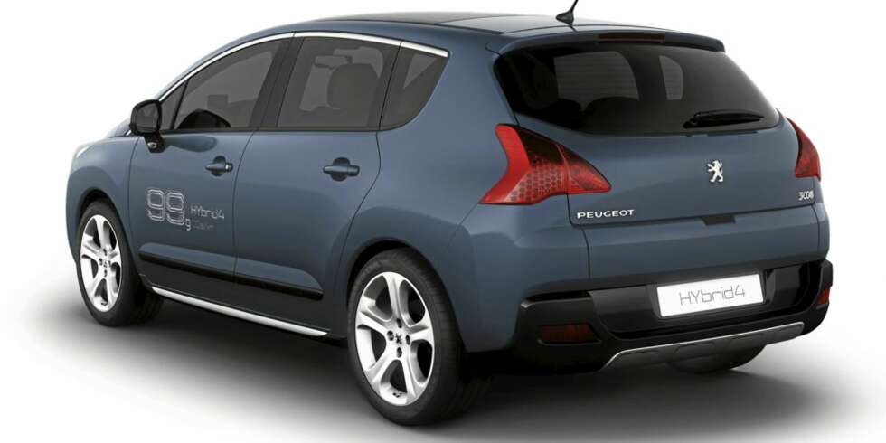 CROSSOVER: 3008 er en VW Touran-størrelse stasjonsvogn med SUV-takter. I 2011 kommer den med dieselhybridmotor og trekk på alle fire. CROSSOVER: 3008 er en VW Touran-størrelse stasjonsvogn med SUV-takter. I 2011 kommer den med dieselhybridmotor og trekk på alle fire.