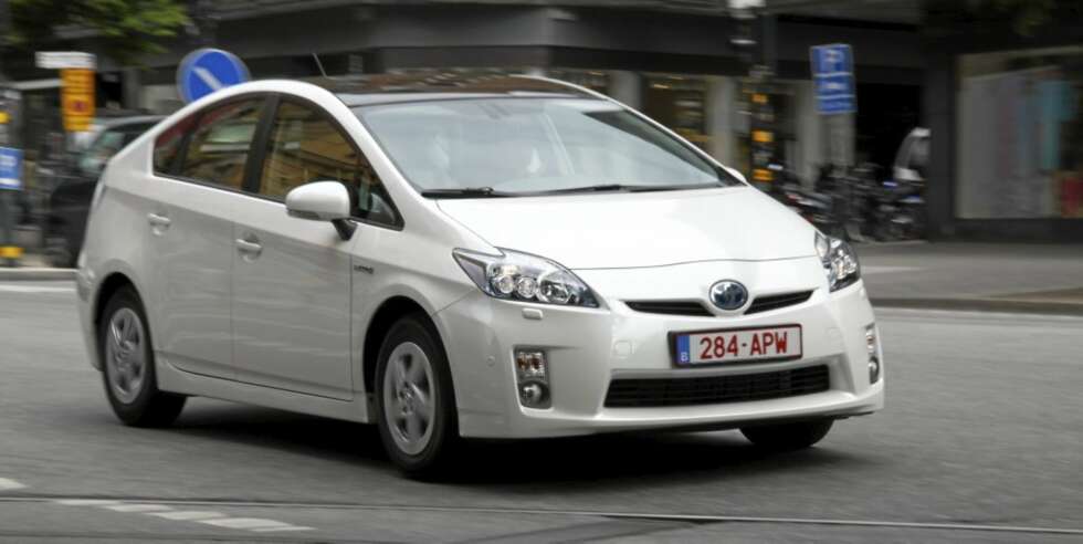 BEST I PRAKSIS: Ettersom Passat med gassdrift ikke finnes på norske prislister, kan vi trygt fastslå at nye Toyota Prius III har miljøførsteplassen i praksis. BEST I PRAKSIS: Ettersom Passat med gassdrift ikke finnes på norske prislister, kan vi trygt fastslå at nye Toyota Prius III har miljøførsteplassen i praksis.