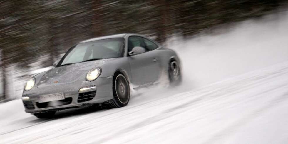 UTE Å KJØRE: Tyske myndgheter mistenker Porsche for ikke å ha hatt rent mel i posen ved oppkjøpet av VW-aksjene. UTE Å KJØRE: Tyske myndgheter mistenker Porsche for ikke å ha hatt rent mel i posen ved oppkjøpet av VW-aksjene.