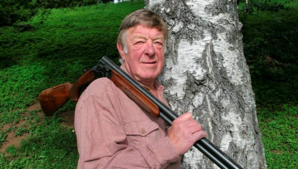 JEGER, IKKE VÅPENKAR: Johan B. Steen er mer opptatt av jakta enn våpenet. Han trives i selskap med sin pålitelige og velbrukte Beretta. (Foto: Dag Kjelsaas) JEGER, IKKE VÅPENKAR: Johan B. Steen er mer opptatt av jakta enn våpenet. Han trives i selskap med sin pålitelige og velbrukte Beretta. (Foto: Dag Kjelsaas)