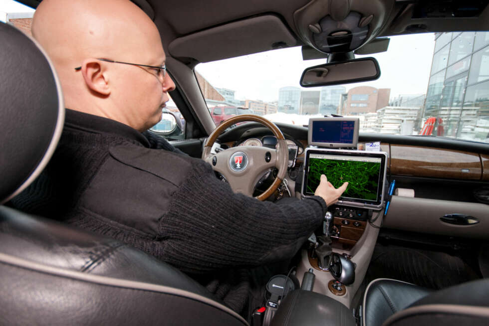 MICROSOFT: Ved hjelp av Microsoft AutoRoute og en 12-tommers skjerm er det lett å få oversikt over hvor man er. MICROSOFT: Ved hjelp av Microsoft AutoRoute og en 12-tommers skjerm er det lett å få oversikt over hvor man er.