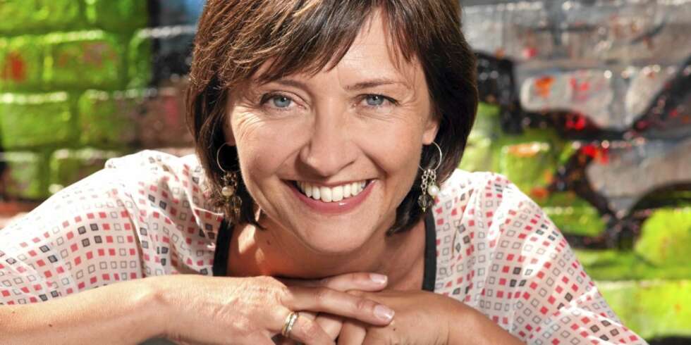 IKKE ENGSTELIG : Trusler om rettssaker og lite hyggelige telefoner
og brev følger med jobben som programleder i «TV 2 hjelper deg».
Solveig Barstad lar seg ikke skremme. IKKE ENGSTELIG : Trusler om rettssaker og lite hyggelige telefoner
og brev følger med jobben som programleder i «TV 2 hjelper deg».
Solveig Barstad lar seg ikke skremme.