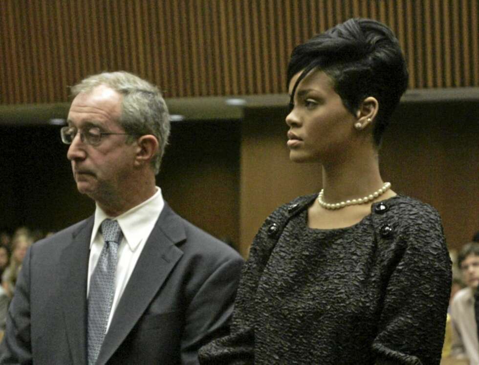Rihanna, her sammen med advokat Donald Etra, slapp å vitne mot eks-kjæresten Cris Brown. Rihanna, her sammen med advokat Donald Etra, slapp å vitne mot eks-kjæresten Cris Brown.