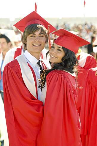 SAMMEN PÅ ORDENTLIG: Zac og kjæresten Vanessa Hudgens i "High School Musical 3". SAMMEN PÅ ORDENTLIG: Zac og kjæresten Vanessa Hudgens i "High School Musical 3".