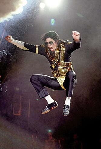 1992: En energisk Jackson viser gladelig frem signatursokkene sine. 1992: En energisk Jackson viser gladelig frem signatursokkene sine.