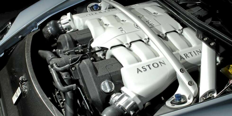 DYREST: Med britisk luksus og enorm V12'er følger selvfølgelig en stor prislapp og en haug med avgifter. Aston Martin DB9 havner nederst på listen. DYREST: Med britisk luksus og enorm V12'er følger selvfølgelig en stor prislapp og en haug med avgifter. Aston Martin DB9 havner nederst på listen.