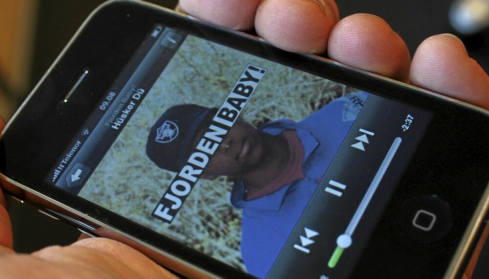 Slik ser Spotify ut på vår iPhone. For anledningen spiller vi selvsagt norsk musikk. Slik ser Spotify ut på vår iPhone. For anledningen spiller vi selvsagt norsk musikk.