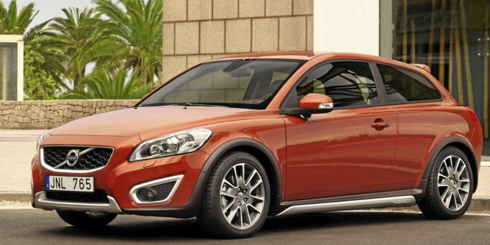 BEHAGELIG: Volvo C30 er en behagelig bil. Nå kan du personifisere den ytterligere, og sportspakken på bilder ser jo også tøff ut. BEHAGELIG: Volvo C30 er en behagelig bil. Nå kan du personifisere den ytterligere, og sportspakken på bilder ser jo også tøff ut.