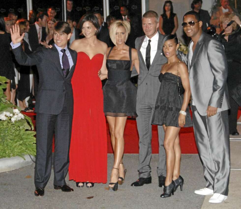 FINE VENNER: Tom Cruise, Katie Holmes, Victoria Beckham, David Beckham, Jada Pinkett Smith og Will Smith på fest til ære for Beckhams. FINE VENNER: Tom Cruise, Katie Holmes, Victoria Beckham, David Beckham, Jada Pinkett Smith og Will Smith på fest til ære for Beckhams.