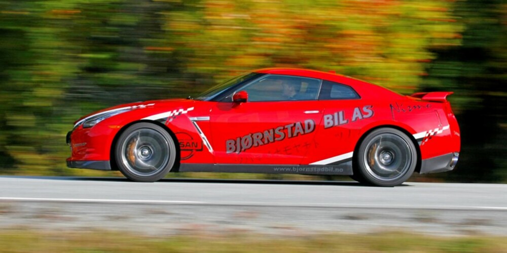 GT-R: Nissan strukket strikken enda lenger, nå snakker vi superbil-egenskaper. GT-R: Nissan strukket strikken enda lenger, nå snakker vi superbil-egenskaper.