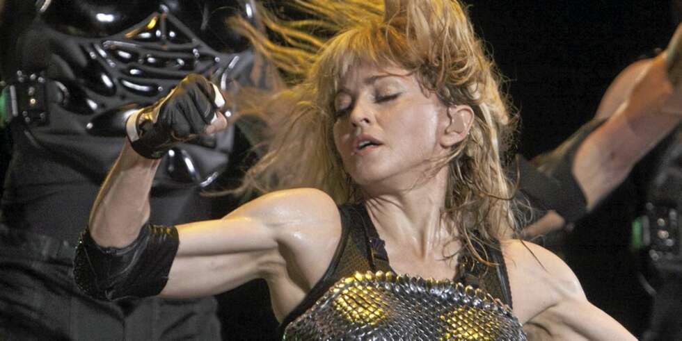 Madonna gir alt under sin turné. Madonna gir alt under sin turné.