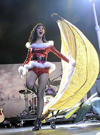 UT AV BANANEN-OPPLEVELSE: Katy Perry på førjulsfest i Anaheim i fjor. UT AV BANANEN-OPPLEVELSE: Katy Perry på førjulsfest i Anaheim i fjor.