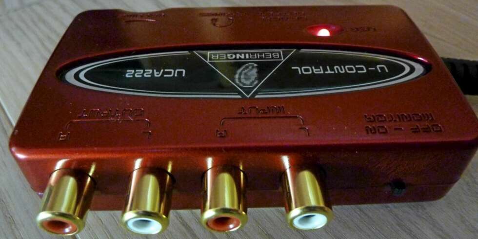 Behringer USB lydkort med optisk utgang har også gode tilkoblingsmuligheter for vanlig phono plugger. Behringer USB lydkort med optisk utgang har også gode tilkoblingsmuligheter for vanlig phono plugger.