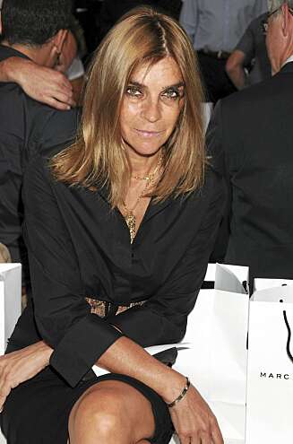MOTEMAKT: Redaktøren for franske Vogue, Carine Roitfeld, hadde funnet veien til Marc Jacobs' visning. MOTEMAKT: Redaktøren for franske Vogue, Carine Roitfeld, hadde funnet veien til Marc Jacobs' visning.