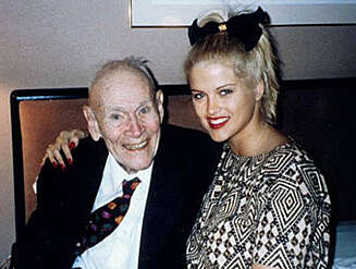 Howard (89) og Anna Nicole (26) var et av 90-tallets mest umake par. Howard (89) og Anna Nicole (26) var et av 90-tallets mest umake par.