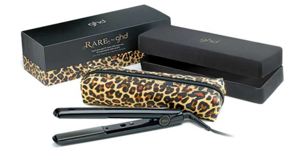VINN: GHD-gavesettet Rare kommer med oppbevaringseske, styler og varmeresistent veske. I tøft leopardmønster! VINN: GHD-gavesettet Rare kommer med oppbevaringseske, styler og varmeresistent veske. I tøft leopardmønster!