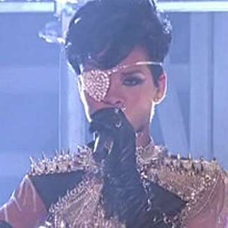 Rihanna under American Music Awards for et år siden. Rihanna under American Music Awards for et år siden.