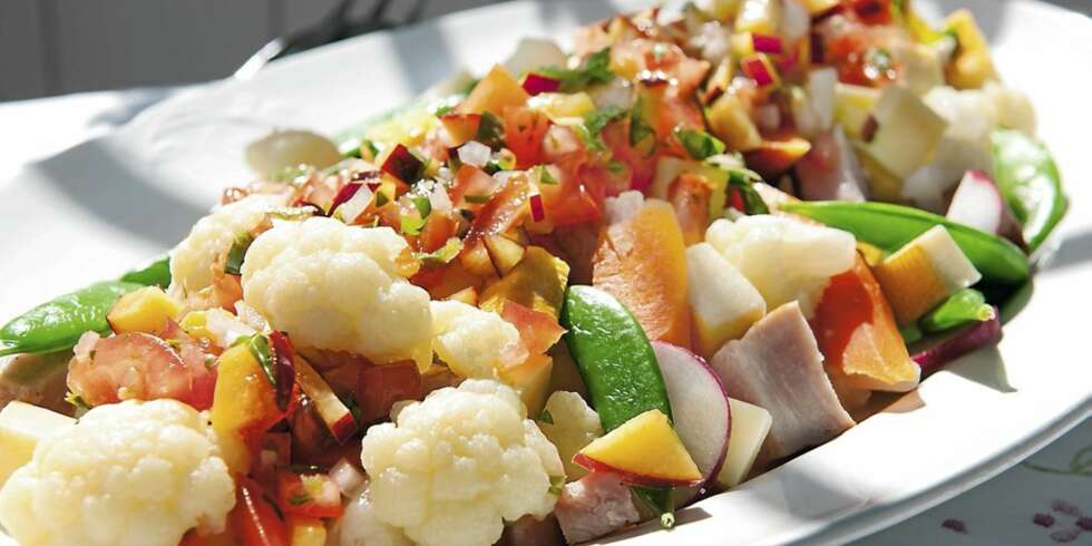 En mettende middagssalat med frisk salsa passer alltid. En mettende middagssalat med frisk salsa passer alltid.