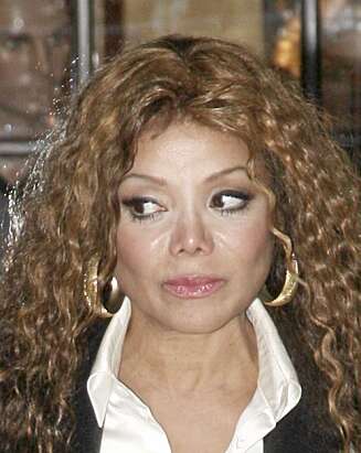 BEKYMRET TANTE: La Toya Jackson ser på nært hold at Jackson-barna sliter etter pappa Michaels død. BEKYMRET TANTE: La Toya Jackson ser på nært hold at Jackson-barna sliter etter pappa Michaels død.