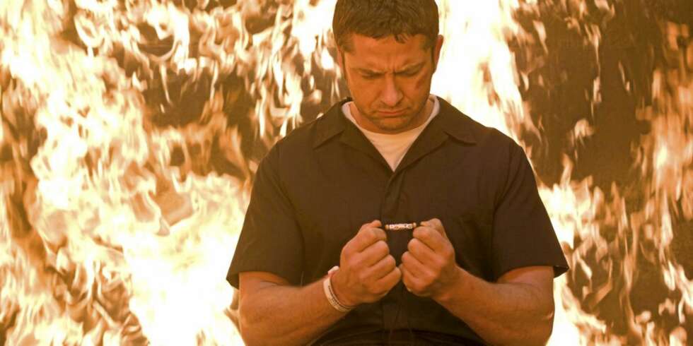 TØFFING: Clyde Shelton (Gerard Butler), får livet snudd på hodet når hans familie blir brutalt myrdet av to innbruddstyver. TØFFING: Clyde Shelton (Gerard Butler), får livet snudd på hodet når hans familie blir brutalt myrdet av to innbruddstyver.