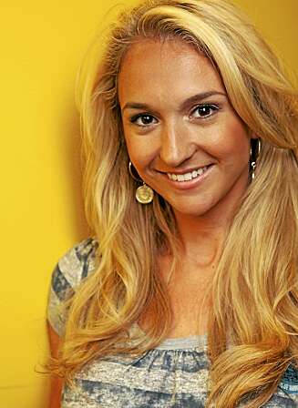 GLAD FOR STØTTEN: Pia Haraldsen setter pris på støtten. - Jeg har det veldig bra om dagen, sier hun. GLAD FOR STØTTEN: Pia Haraldsen setter pris på støtten. - Jeg har det veldig bra om dagen, sier hun.