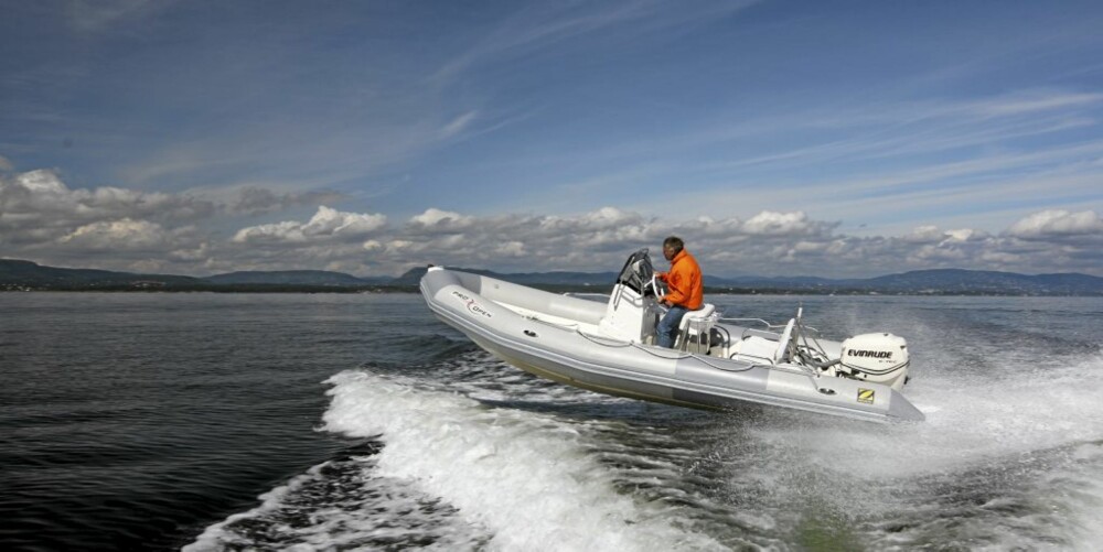 Zodiac 650 Pro Open er en folke-RIB med fine sjøegenskaper. Zodiac 650 Pro Open er en folke-RIB med fine sjøegenskaper.