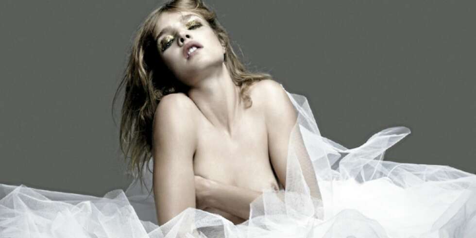 GLIPP: Den russiske toppmodellen Natalia Vodianova (27) viser brystene i en ny fotoserie i V magazine GLIPP: Den russiske toppmodellen Natalia Vodianova (27) viser brystene i en ny fotoserie i V magazine
