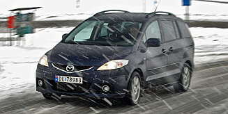 HVERDAGSBILEN: Mazda 5 med skyvedører er en drøm når parkeringsplassene er trange. HVERDAGSBILEN: Mazda 5 med skyvedører er en drøm når parkeringsplassene er trange.
