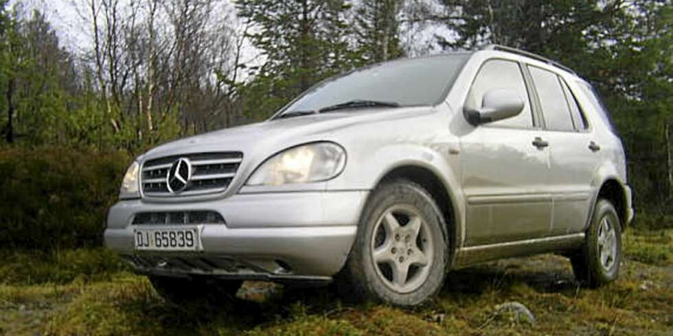 HYTTEBIL: Mercedes ML tar seg godt fram på dårlig vei. Med lavserie kommer den seg frem steder du ikke skulle tro var mulig. HYTTEBIL: Mercedes ML tar seg godt fram på dårlig vei. Med lavserie kommer den seg frem steder du ikke skulle tro var mulig.