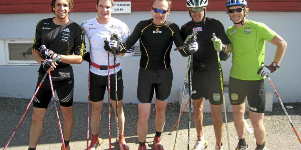 FINN ÉN FEIL: F.V: Curdin, Dario, feilen, Anders og Jens Arne tar en rulle-rast på Hvalstad. FINN ÉN FEIL: F.V: Curdin, Dario, feilen, Anders og Jens Arne tar en rulle-rast på Hvalstad.