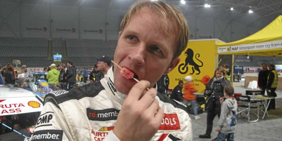 Også Petter Solberg fikk is under fredagens show for barn. Også Petter Solberg fikk is under fredagens show for barn.