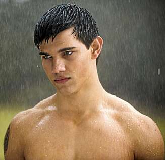 Kjekke gutter i bar overkropp er en viktig del av Twilight-konseptet. Her Taylor Lautner. Kjekke gutter i bar overkropp er en viktig del av Twilight-konseptet. Her Taylor Lautner.