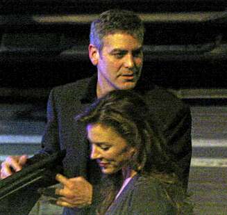 George Clooney og Krista Allen. George Clooney og Krista Allen.