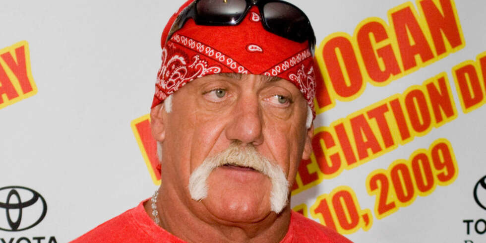 TRISTLER: Wrestleren Hulk Hogan, kjent fra TV-serien "Hogan knows best", er nedslått over at ekskona har tatt med seg toalettsetet. TRISTLER: Wrestleren Hulk Hogan, kjent fra TV-serien "Hogan knows best", er nedslått over at ekskona har tatt med seg toalettsetet.